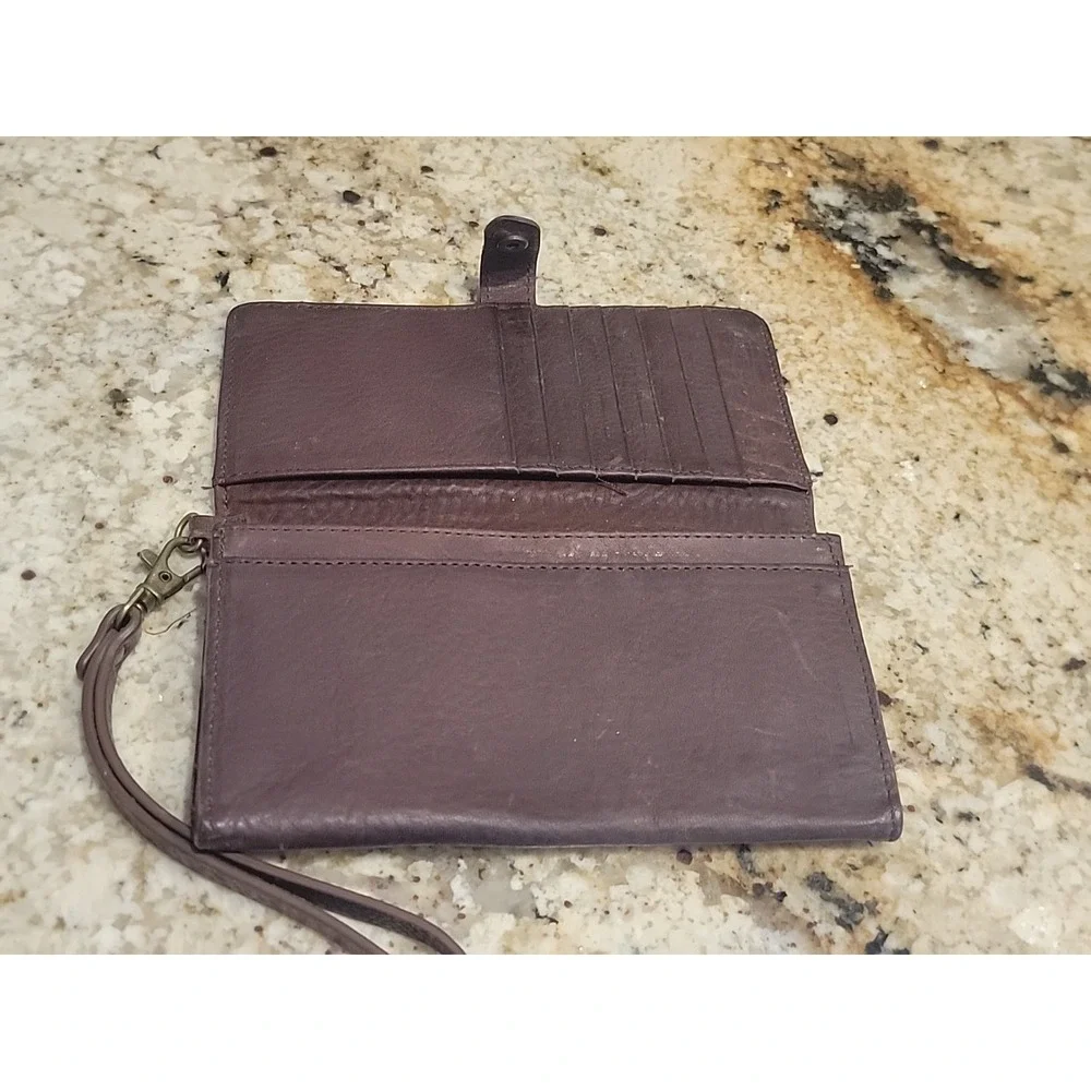 Duluth Trading Brown Lifetime Leather Wallet Wristlet Clutch Women's.  EUC